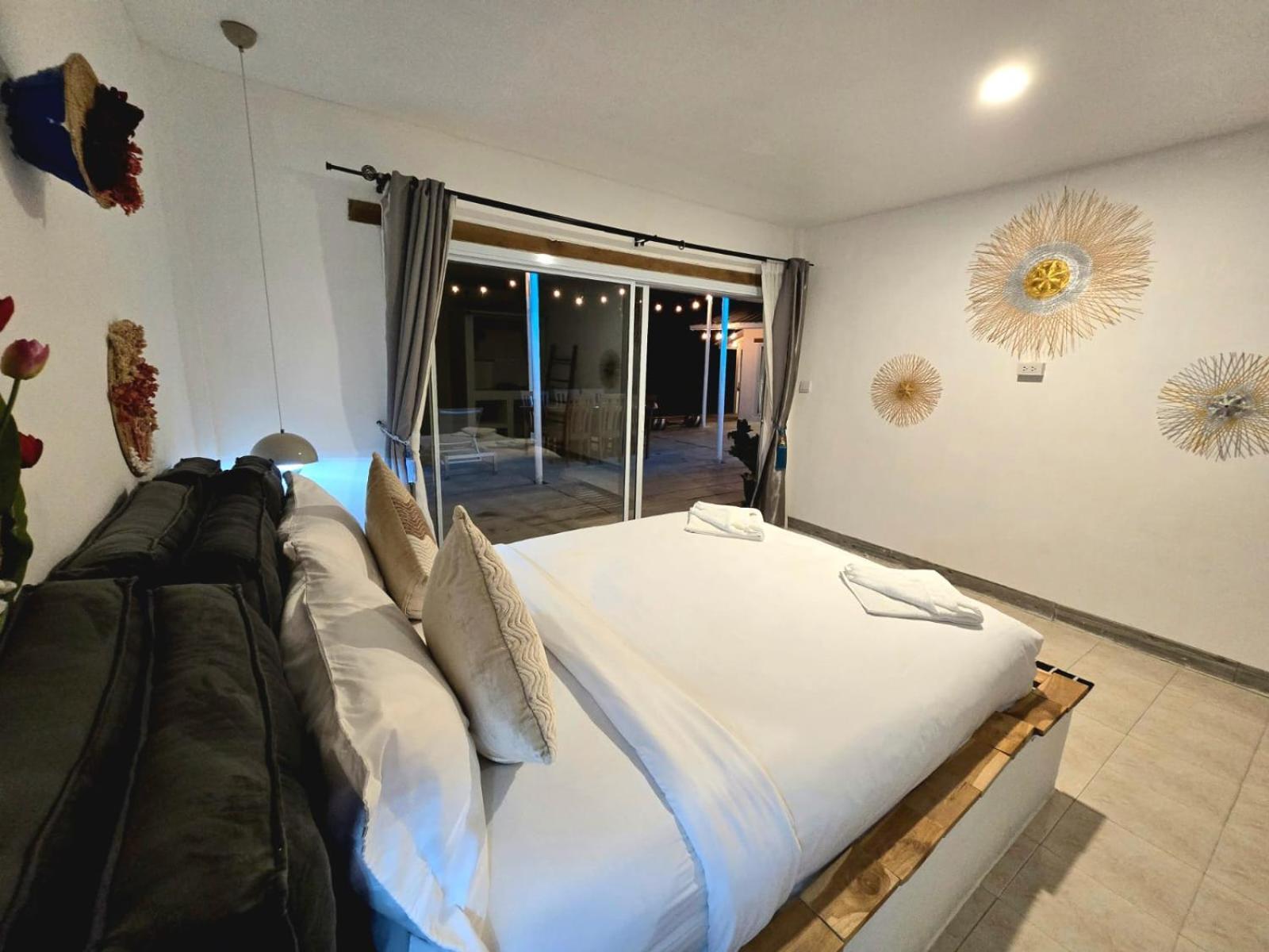 -20 Percent Off! Private Front House Sunset Villa *