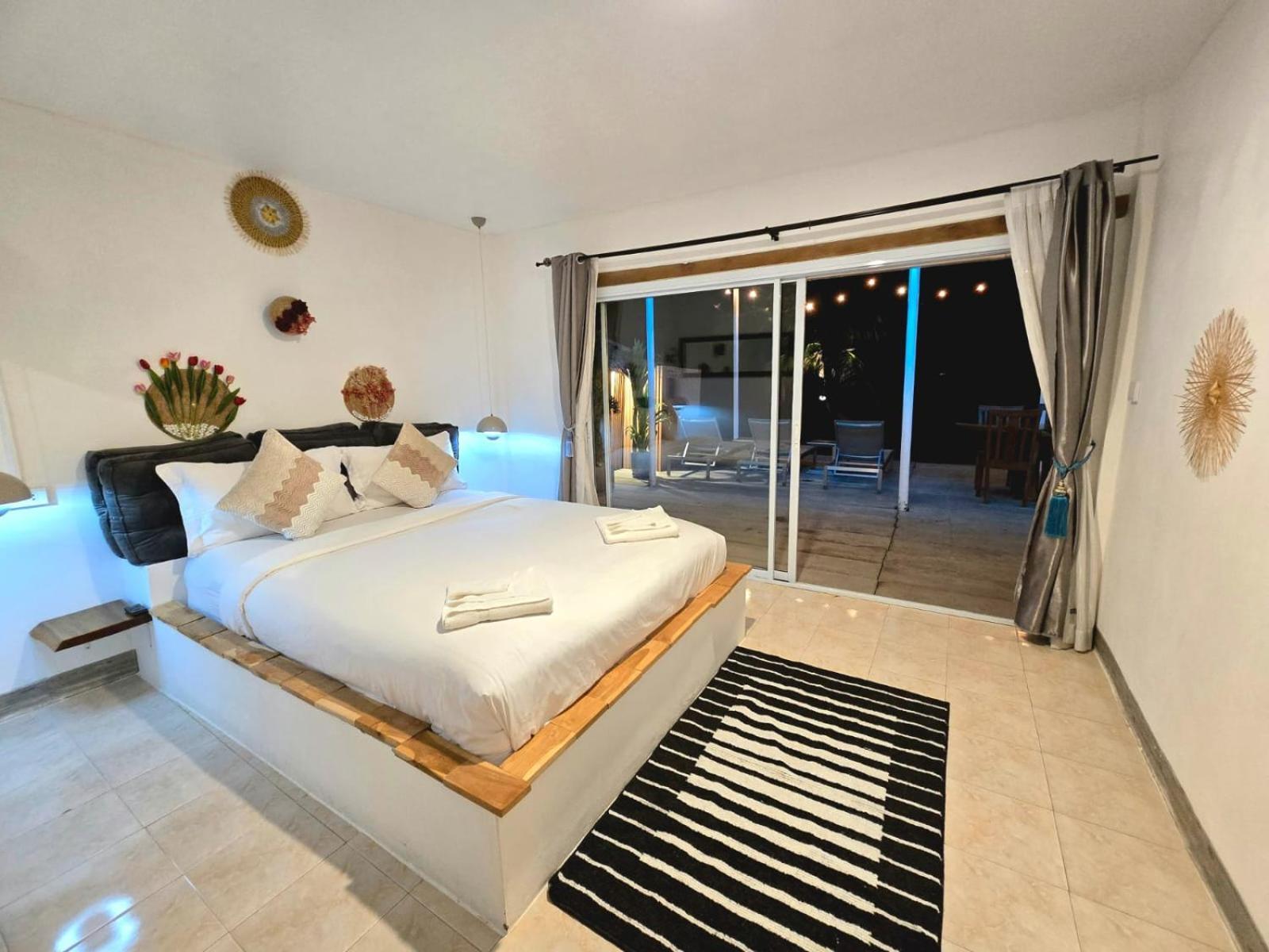 -20 Percent Off! Private Front House Sunset